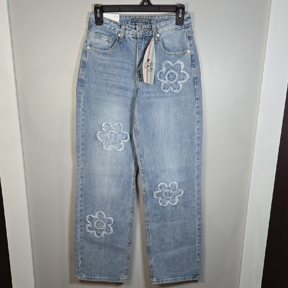 Cali 1850 Size 3/26 Light Wash High Waist Wider Leg Denim Flower Embellish Jeans - Picture 3 of 16
